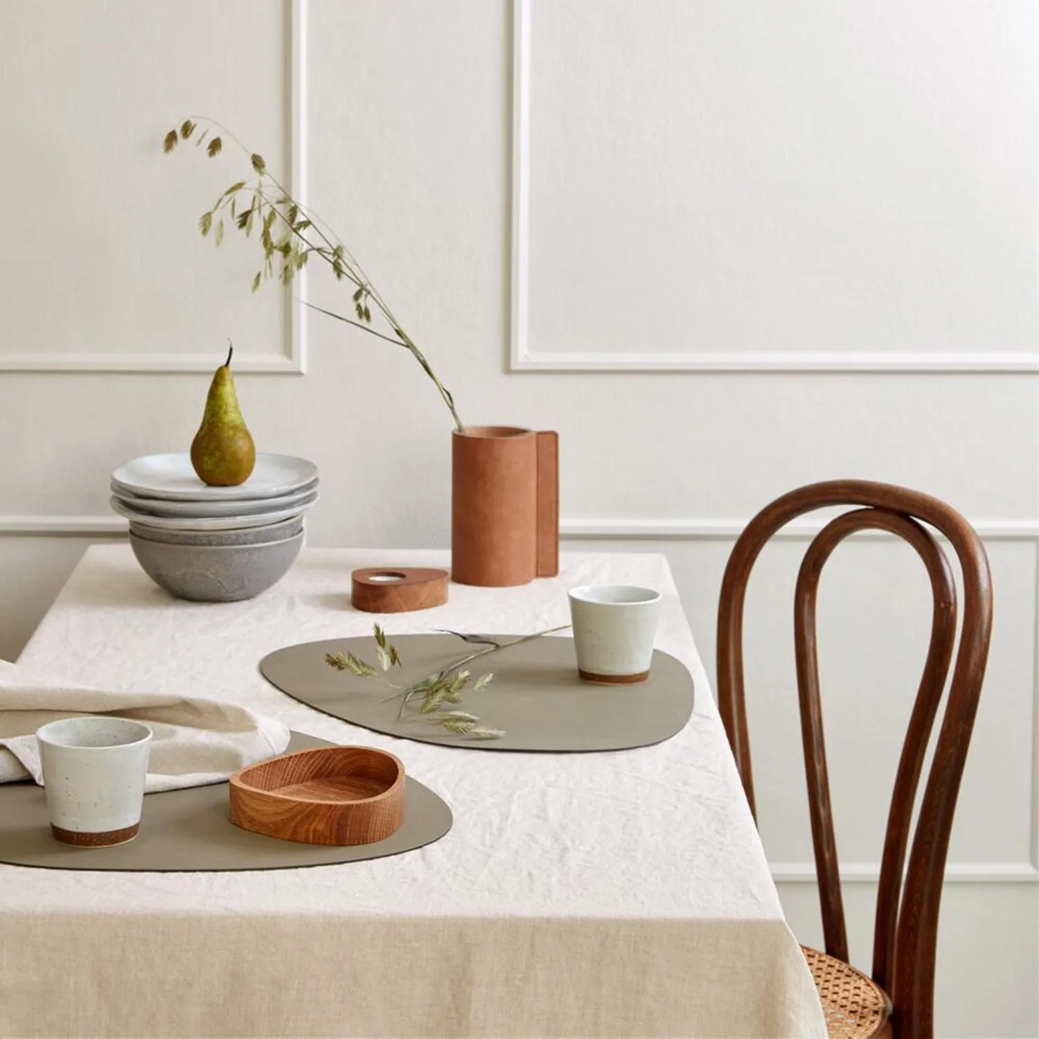 lind dna | table mat | curve large | nupo army green