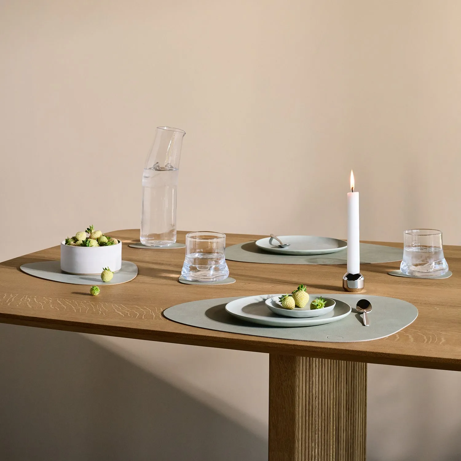 lind dna | table mat | curve large | nupo olive green
