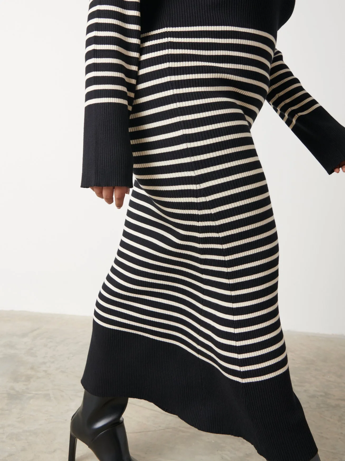 Vanessa Stripped Knit Dress Curve - Black and White Stripe