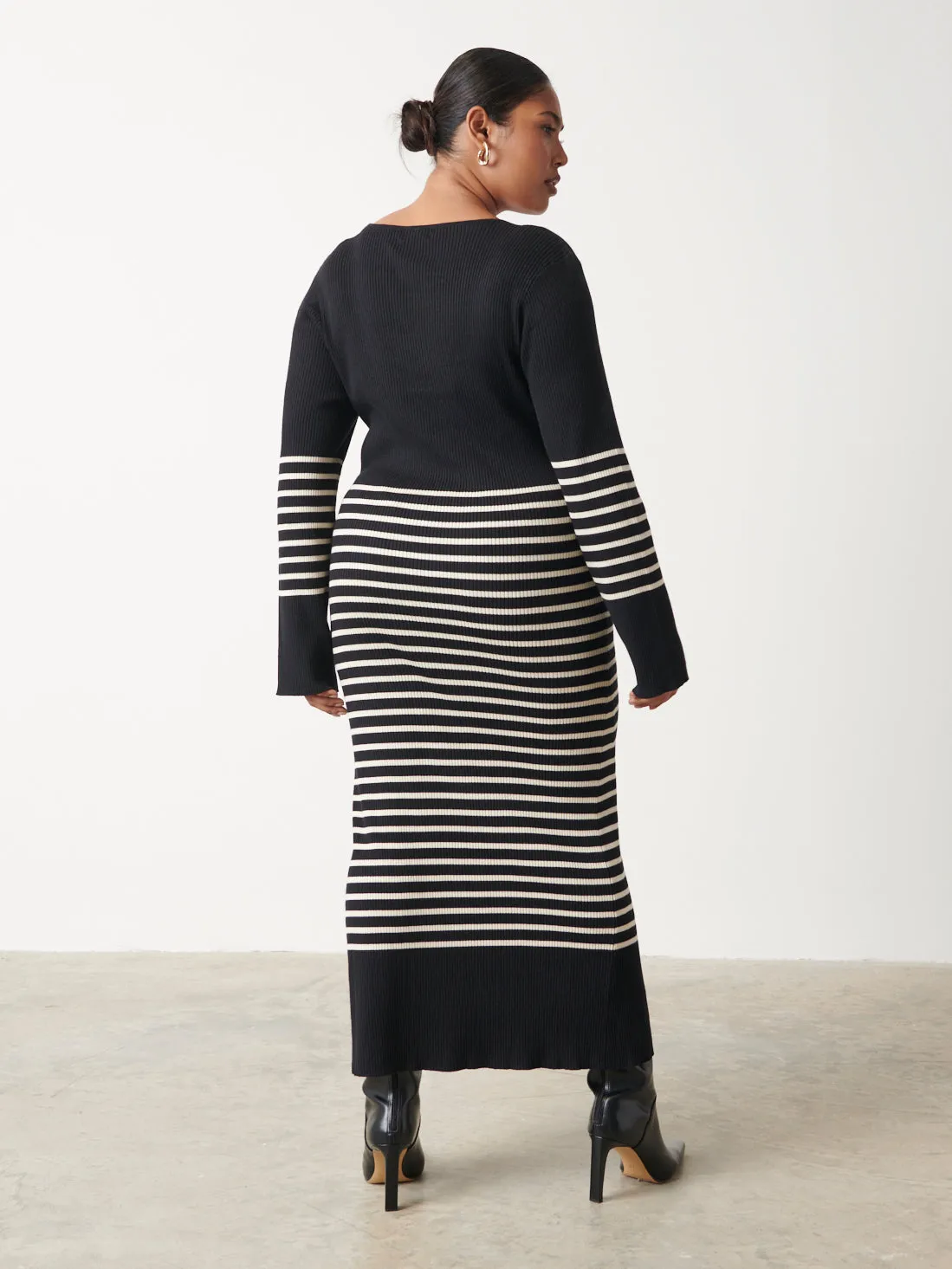 Vanessa Stripped Knit Dress Curve - Black and White Stripe